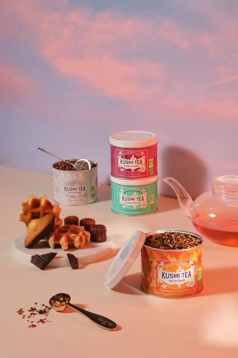 "Qui a dit que la gourmandise était un vilain défaut ? 🤭 Chez Kusmi, la pause gourmande est sacrée et on ne veut pas s'en passer ! 🤎 on fond avec Winter Delight, le choclat chaud façon Kusmi 🧡 on se délecte de Sweet Break, la tisane gourmande comme un bonbon ❤ on ne se passe jamais de notre Rooibos Vanille, malicieux et envoutant à la foi 💚 on sirote l'onctuosité parfumée de notre Rooibos Amande " Herbal Tea, Tea