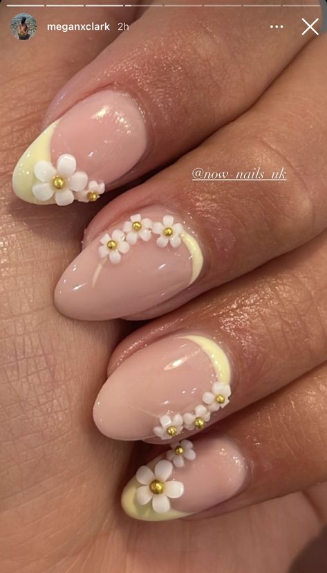 Nail Designs With Flower Charms, Gem Stone Nail Designs, Soft Gel Nails Design With Stones, Beaded Nails Designs, Flower Charms On Nails, Almond Nails With Flower Design, Nails With Flower Charms, Flower Charm Nails, Black Nail Polish Designs