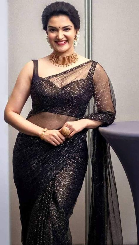 Honey Rose Malayalam, Happy Hour Outfit, Low Cut Blouses, Malayalam Movie, Honey Rose, Movie Actress, Grace Beauty, Black Saree, Beautiful Women Over 40