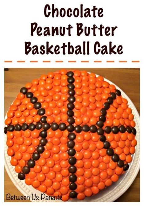 Bring on basketball season with chocolate peanut butter basketball cake - Between Us Parents Basketball Cupcakes, Cake Basket, Team Dinner, Basketball Cake, Basketball Birthday Parties, Ball Cake, Cake Pop Recipe, Oreo Truffles, Basketball Season