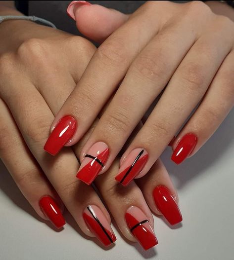 Xmas nails, red nails, interesting, acrylic nails Simple Red Nail Designs Classy, Bright Red Nail Designs, Red Nail Designs Square, Trending Red Nails, Stylish Nails Red, Red Summer Nails Designs, Pretty Red Nails, Elegant Red Nails, Summer Nails Red