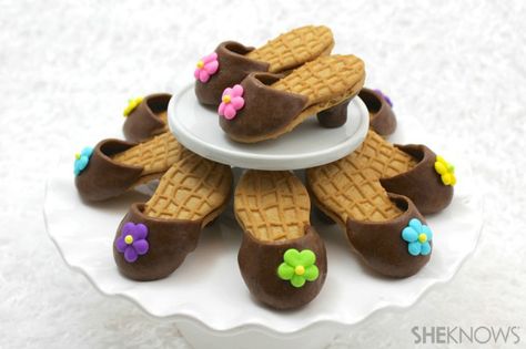 Nutter Butter high-heel cookies – SheKnows High Heel Cookies, Hospitality Ideas, Bakery Shops, Shoe Cookies, Decorative Food, Nutter Butter Cookies, Nutter Butter, Edible Crafts, Chocolate Candy Melts