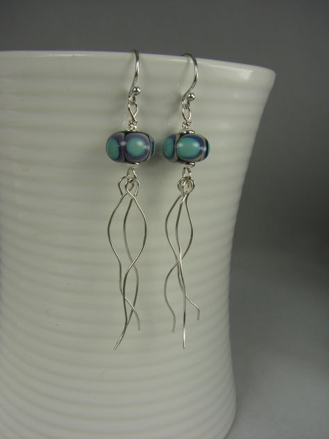 Jewelry Diy Ideas Handmade, Jellyfish Jewelry Diy, Diy Silver Earrings, Jelly Fish Earrings, Jellyfish Earrings Diy, Wire Bead Earrings, Handmade Jewellery Ideas, Beaded Jellyfish, Jellyfish Earrings