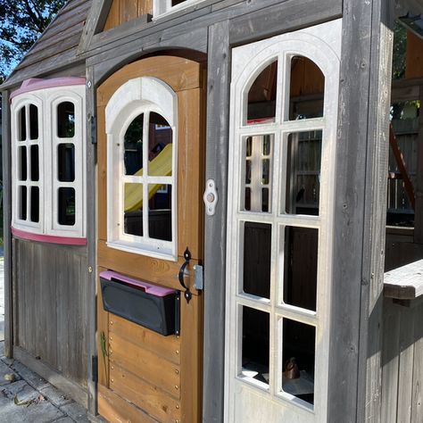 Wooden Playhouse Makeover, Diy Playhouse Makeover, Playhouse Makeover, Indoor Playhouse, Diy Playhouse, Backyard Swings, Wooden Swing, Potted Flowers, Wooden Playhouse