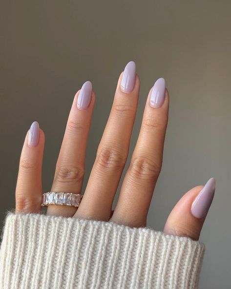 White Lilac Nails, Lavender Nude Nails, Milky Lilac Nails, Ring Ceremony Nails, Milky Lavender Nails, Milky Purple Nails, Light Lavender Nails, Lilac Almond Nails, Short Nails Shellac