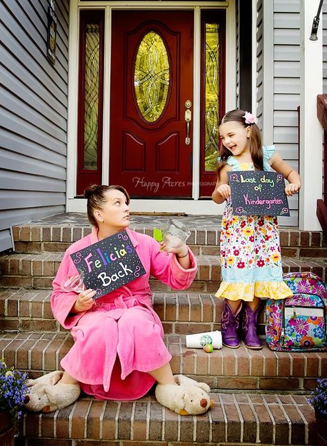 Pin for Later: This Mom's Hysterical Last Day of School Photo Shows How Every Parent Feels Kindergarten Photography, 1st Day Of School Pictures, Susan Boyle, First Day Of School Pictures, Back To School Funny, Back To School Pictures, Funny Sports Pictures, Piano Room, School Photo