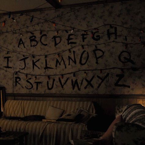 The Christmas lights from 'Stranger Things' spell out all our greatest memes | The Daily Dot Stranger Things Christmas Lights, Stranger Things Videos, Stranger Things Wall, Stranger Things Lights, When A Stranger Calls, Stranger Things Christmas, Word Finder, Stranger Things Quote, Whatsapp Videos