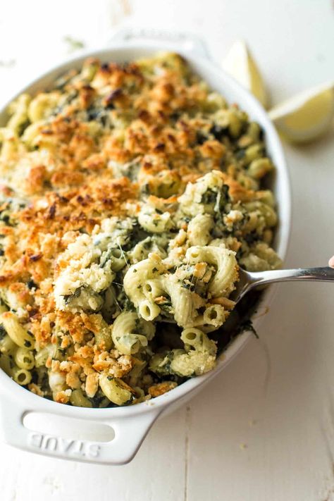 If you were to take Spinach Artichoke Dip and bake it into a pasta, you’d have this creamy, tangy, cheesy casserole. Finish it all with crushed Ritz crackers for a golden crisp topping. Sweet Potato Mac And Cheese, Potato Mac And Cheese, Crisp Topping, Lemon Tarts, Artichoke Pasta, Baked Pasta, Cheesy Casserole, Fall Recipes Healthy, Winter Dinner Recipes