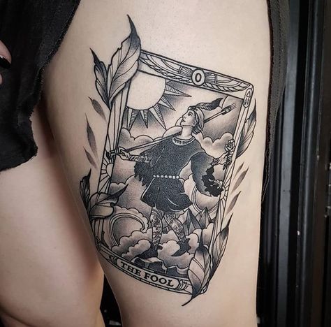 Tattooer fool Tarot piece. Fool Tarot Card Tattoo, Tarot Card Fool, The Fool Tattoo, The Fool Tarot Tattoo, Fool Tattoo, Tarot Card Tattoo Design, The Fool Tarot Card, Tattoo 2022, Fool Tarot Card