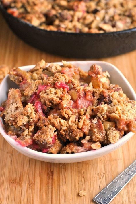 Almond Crumble, Pear Almond, Fresh Recipe, Pear Crisp, Pear Crumble, Pear Dessert, Rhubarb Desserts, Food Experiments, Rhubarb Crisp