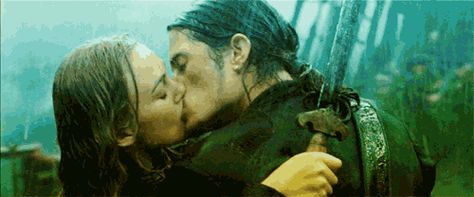 Disney 30 Challenge Day 5 favorite kiss: Will and Elizabeth wedding kiss Keira Knightley Pirates, Elisabeth Swan, Will And Elizabeth, Kiera Knightly, Movie Kisses, Art Amour, Kaptan Jack Sparrow, Elizabeth Swann, Elizabeth Turner