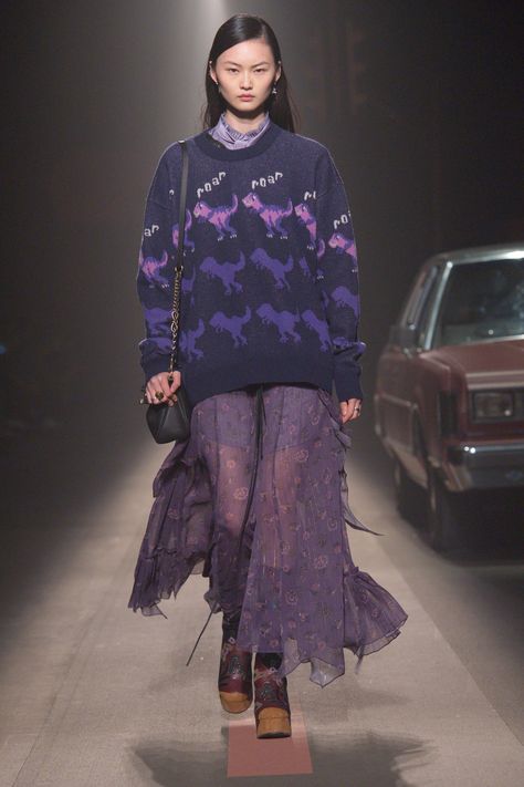 2019 Fashion Trends, Purple Outfit, Coach 1941, Fashion Sweaters, Women Fashion Edgy, Vogue Japan, 2019 Fashion, Fashion Show Collection, Fashion 2017