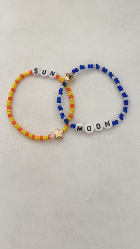 sun and moon friendship seed bead bracelet. handmade Friendship Bracelet Bead Patterns, Sun And Moon Friendship Bracelet, Seed Bead Friendship Bracelets, Cute Friendship Bracelets Beads, Sun And Moon Diy, Seed Bracelet Ideas, Best Friend Beaded Bracelets, Bracelet Ideas Seed Beads, Small Beaded Bracelets Diy