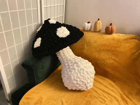 Scary Mushroom, Spotted Mushroom, Spooky Crochet, Mushroom Plushie, Mushroom Cute, Mushroom Pillow, Cute Pillow, Fall Table Centerpieces, Crochet Mushroom