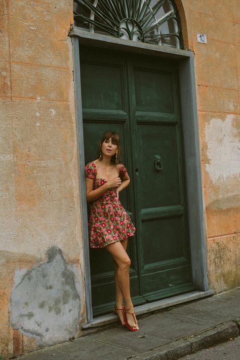 Jenny Cipoletti, Foto Tips, Model Poses Photography, Best Photo Poses, Flirty Dresses, Photography Poses Women, April 20, Foto Pose, Photoshoot Poses