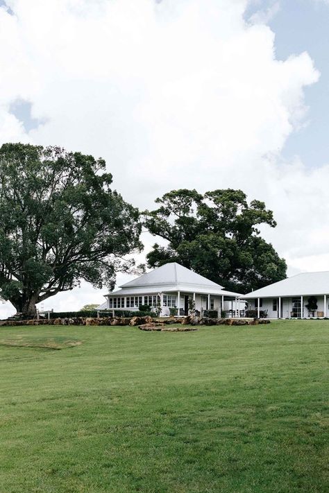 These charming country homes take design cues from their stunning surrounds, embracing natural materials and Australian country style. Take a look. Australian Country Houses, Country Style Magazine, Byron Bay Beach, Danish House, Country Homes, Farm Stay, Australian Homes, Byron Bay, The Ranch