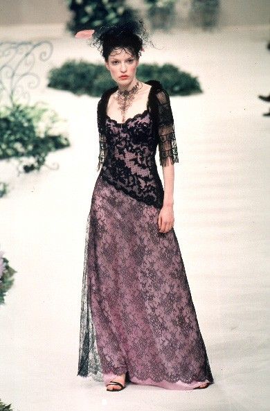 Goth Outfits Aesthetic, 90s Runway Fashion, Crazy Outfits, Fashion Runway, Fashion Catalogue, Gala Dresses, 1940s Fashion, Fashion Images, Fashion Line