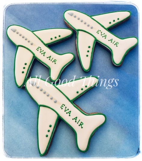 Plane Cookies Decorated, Airplane Cookies Royal Icing, Plane Cookies, Transportation Cookies, Travel Cookies, Pilot Party, Airplane Cookies, Plane Party, Birthday Biscuits