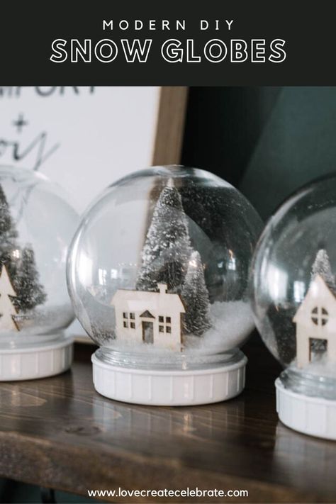 Making Snow Globes, Homemade Snow Globes, Homemade Snow, Globe Diy, Snow Globe Crafts, Globe Crafts, Diy Snow, Christmas Globes, Diy Snow Globe