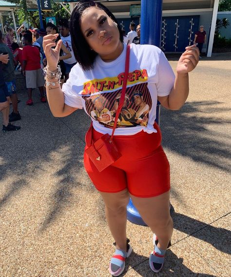 blaìrehuncho🤲🏾💕 on Instagram: “never had too do the most ♥️💅🏽 , difference between me & yall 👸🏽🗝🖤 #seaworld” Graphic Tee And Biker Shorts, Shorts Outfit Plus Size, Plus Size Biker Shorts Outfit, Plus Size Biker Shorts, Outfit Ideas Black, Plus Size Fashionista, Biker Shorts Outfit, Summer Outfits For Teens, Big Girl Fashion