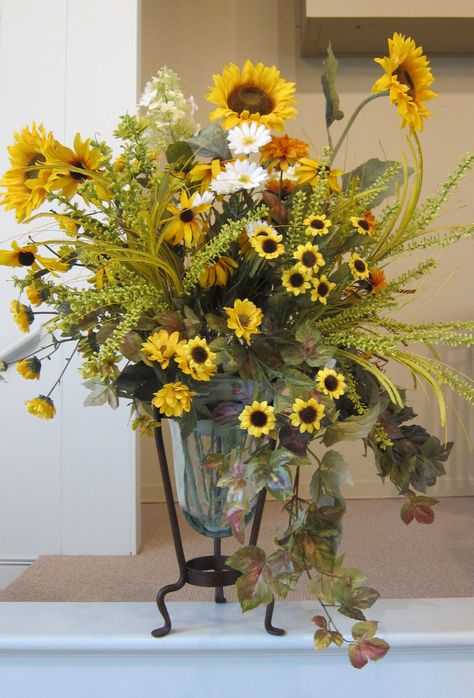 Sunflowers, daisies and Oak Leaf Hydrangea Sunflower Arrangements Vases, Sunflowers Arrangements, Oak Leaf Hydrangea, Welsh Wedding, Sunflower Arrangement, Sunflower Designs, Fall Centerpieces, Sunflower Arrangements, Sunflower Themed Wedding