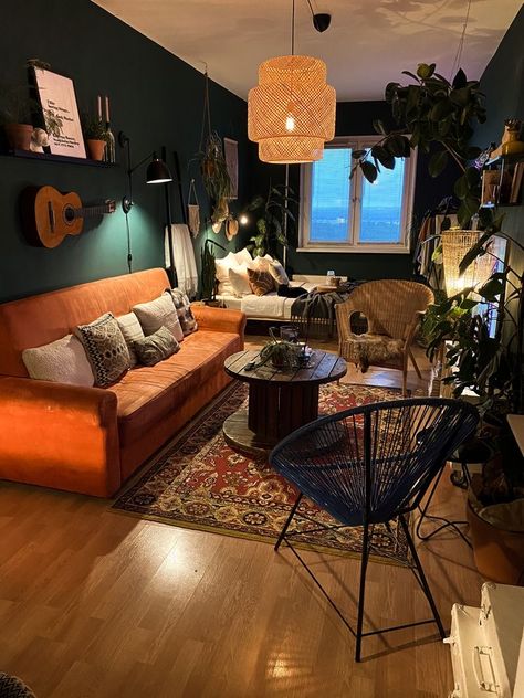 Dark Wood Studio Apartment, Grunge Studio Apartment Aesthetic, Cottage Core Studio Apartment, Grunge Apartment Aesthetic Living Room, Grunge Living Room Aesthetic, Dark Green Couch Living Room Ideas, Grunge Interior Design, Grunge Apartment, Guys Living Room