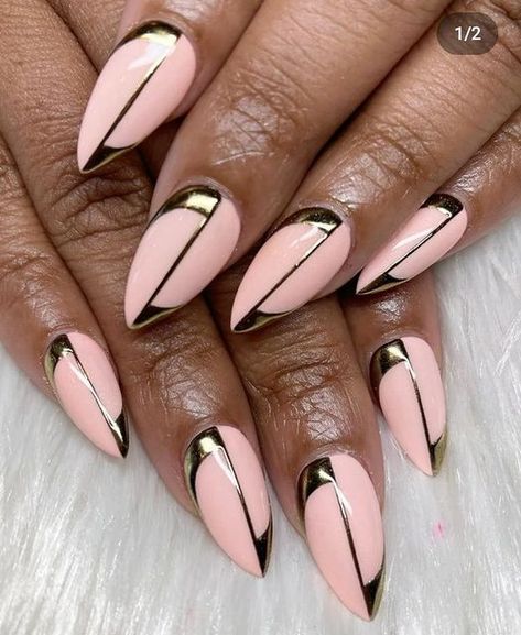 Stiletto Nail Art, Black Hands, Modern Nails, Stiletto Nails Designs, Gold Chrome, Fancy Nails, Chrome Nails, Black Hand, Gold Nails