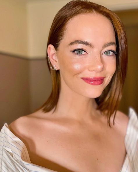 Rachel Goodwin (@rachelgoodwinmakeup) • Instagram photos and videos Subtle Glam Makeup, Wine Stained Lips, Emma Stone Makeup, Stained Lips, Emma Stone Red Carpet, Jennifer Lawrence Hair, Red Hair Makeup, Subtle Glam, Spring Hair Color