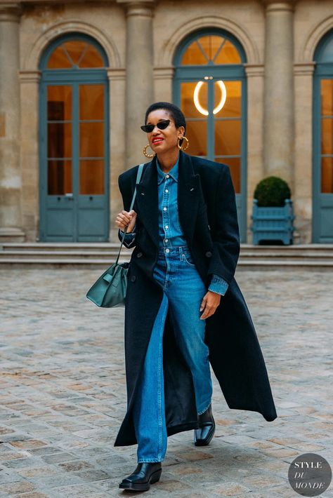 Paris Winter Outfit, Tamu Mcpherson, 2023 Street Style, Denim Party, Look Jean, Reportage Photography, Moda Paris, Paris Fashion Week Street Style, Denim Day