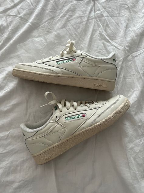 Rebook Vintage Shoes, Reebok Off White Club C 85 Vintage Shoes, Club C 85 Vintage Shoes Outfit, Cream Colored Sneakers, White Vintage Sneakers, C 85 Reebok Outfit, Rebook Club C 85 Vintage Outfit Ideas, Rebox Shoes Women Outfit, Rebock Shoe Outfit Women