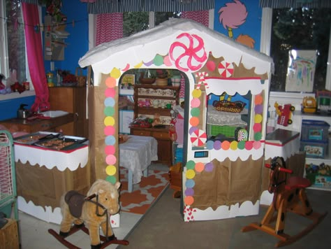 Dramatic Play Gingerbread House, Gingerbread Dramatic Play Preschool, Gingerbread Bakery Dramatic Play, Dramatic Play House, Christmas Dramatic Play Preschool, Gingerbread House Dramatic Play, Gingerbread Dramatic Play, Eyfs Fairytales, Role Play Eyfs