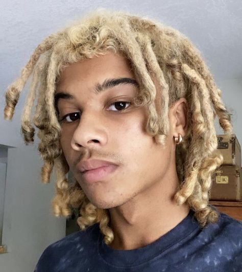 Blonde Dreadlocks, Blonde Afro, Blonde Dreads, Dreadlock Hairstyles For Men, Photographie Portrait Inspiration, Dreadlock Hairstyles, Aesthetic People, Locs Hairstyles, Hair Reference