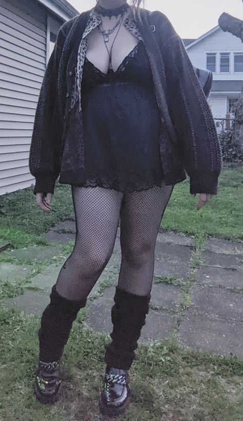 Cute Grunge Outfits Plus Size, Black Outfit Aesthetic Plus Size, Plus Goth Fashion, Cute Goth Aesthetic Outfits, Plus Size Winter Outfits Alt, Mall Goth Plus Size, Mid Size Emo Outfits, Curvy Emo Outfits, Plus Size Outfits Alt