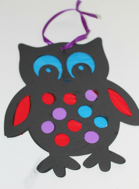 Stained Glass Style Owl Sun Catcher - In The Playroom Sun Catcher Craft, Owl Templates, Suncatcher Craft, Painted Glass Art, Cd Crafts, Owl Pattern, Bird Designs, Stained Glass Birds, Owl Crafts