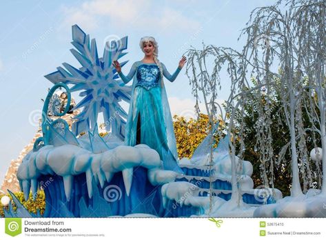 Frozen Parade Float, Disney Christmas Parade, Parade Float Decorations, Disneyland Parade, Gown Christmas, Christmas Parade Floats, Floating Decorations, Disney Up, Disney Background