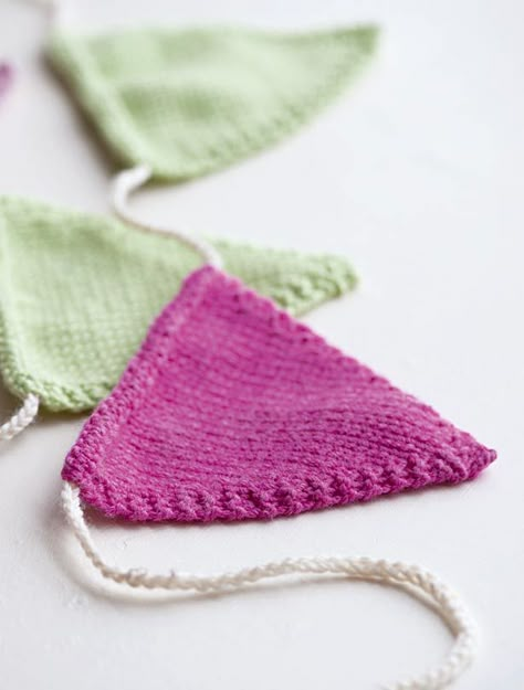 This cute knitted bunting pattern is so easy to make that the kids can help, and they can pick the colours, too! And don't forget to take a peek at our other free knitting patterns... Knitted Bunting Free Pattern, How To Knit A Triangle, Knitting Triangles, Knitted Banner, Knitting Machine Patterns Free, Crocheted Cord, Knitted Triangle, Knitted Bunting, Bunting Pattern