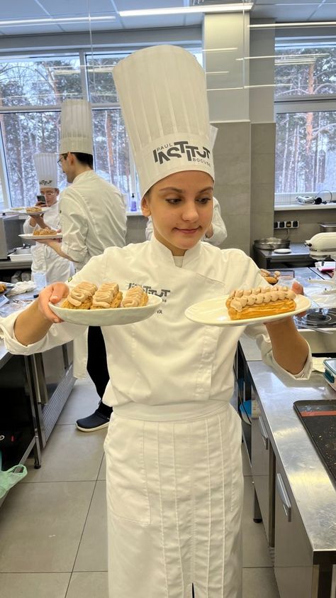 Dream Life Photos, Culinary Arts Schools, Chef School, Culinary Lessons, Culinary Chef, Life After High School, Culinary Classes, Pastry School, Female Chef