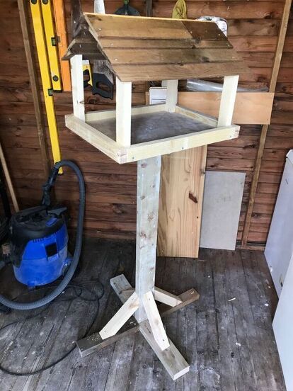 This was one of my first wood working builds as my other half wanted a bird table but I wasn't going fork out for the cost of a new one. So in true DIY style I er....done it myself!What was also good is that I was able to use pretty much all scrap wood to complete this which I like to be able to do to bring the cost down more. Post and Legs I started off with a scrap length of 2x4 and again using random off cuts i was able to form 4 legs for it to stand on.The legs were the hardest pa… Faux Marble Countertop, End Table Makeover, Wooden Bird Feeders, Bird Table, Potting Table, Bird Feeding, Diy End Tables, Fence Paint, Wood Mosaic