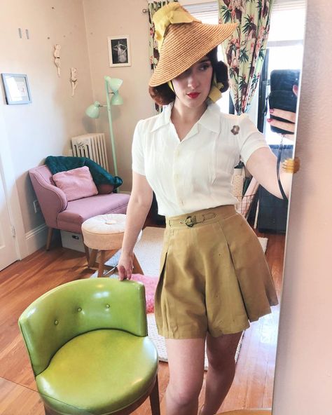 Emerald Eden on Instagram: “Another “outfit I would be wearing if there wasn’t a pandemic...” These 1940s chartreuse shorts aren’t in the best shape but they are…” 1940s Summer Outfits, 50s Summer Outfits, 1940s Summer Fashion, Vintage Summer Outfits 1950s, 50s Style Outfits, Vintage Spring Outfits, 1940s Summer, Fem Outfits, Conical Hat