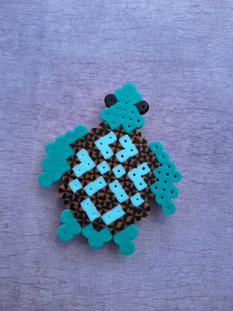 Sea Turtles Perler Perler Beads Sea Turtle, Turtle Pearl Beads, Perler Bead Ocean Animals, Perler Bead Patterns Turtle, Hama Beads Turtle, Sea Perler Beads, Sea Animal Perler Beads, Perler Bead Patterns Sea Animals, Cool Melty Bead Designs