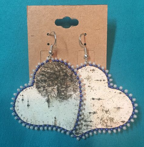 Birch Bark Earrings Native American, Beaded Birch Bark Earrings, Bark Jewelry, Caribou Tufting, Birch Bark Earrings, Beaded Keychains Patterns, Bark Baskets, Indigenous Beading, Bark Crafts