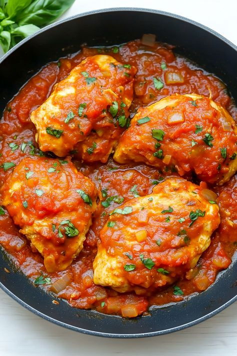 Easy Chicken Breast with Diced Tomatoes Dishes With Diced Tomatoes, Chicken With Diced Tomatoes Recipes, Chicken And Diced Tomatoes Recipe, Chicken Diced Tomatoes Recipe, Chicken With Diced Tomatoes, Diced Tomatoes Recipes, Recipe For Chicken Breast, Recipes With Diced Tomatoes, Juicy Chicken Breast