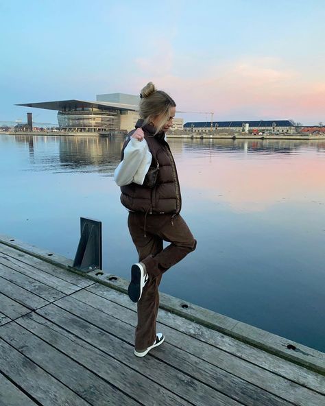 Instagram post by AMANDA MARIE • Feb 21, 2021 at 5:33pm UTC Gilet Outfit Women, Style Puffer Vest, Gilet Outfit, Puffer Outfit, Edgy Fits, Puffer Vest Outfit, Cute Winter Outfit, Amanda Marie, Ny Outfits