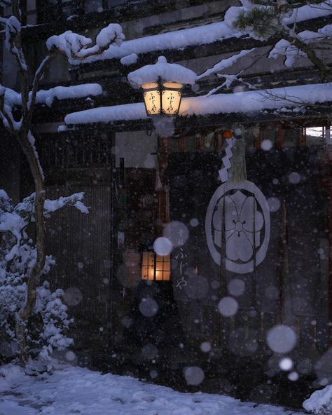 Aesthetic Winter Wallpaper, Winter In Japan, Japanese Lanterns, Aesthetic Winter, Japan Aesthetic, Aesthetic Japan, Winter Wallpaper, Japanese Architecture, Japanese Aesthetic