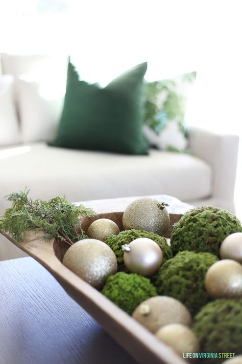 Large wood dough bowl filled with mossy greenery and gold ornaments. Green And White Living Room, Wood Dough Bowl, Christmas Dining Room, Neutral Christmas Decor, Natural Christmas, White Living, White Living Room, Christmas Mantels, Christmas Dining