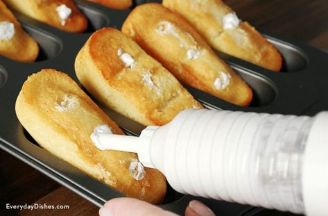 Homemade Twinkies recipe - Everyday Dishes & DIY Whipped Topping Frosting, Homemade Twinkies, Twinkies Recipe, Whip Frosting, Twinkie Cake, Cool Whip Frosting, Diy Dish, Birthday Desserts, Everyday Dishes