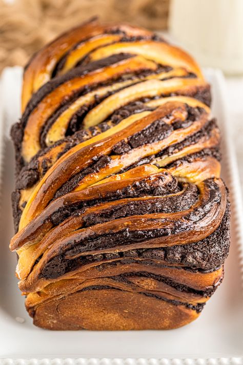 Chocolate Babka Recipe, Babka Bread, Bread With Chocolate, Babka Recipe, Cheese Bread Recipe, Chocolate Babka, Christmas Bread, Braided Bread, Sweet Dough