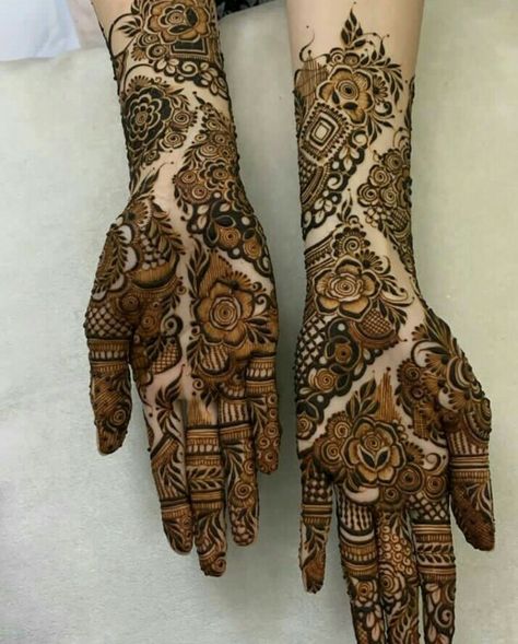 Dubai Style Mehndi Design Back, Stylish Mehndi Designs For Front Hand, Stylish Mehndi Designs For Back Hand, Latest Stylish Mehndi Designs, Mehendi Pics, Dubai Henna, Back Side Mehndi Design, Side Mehndi Design, Back Side Mehndi