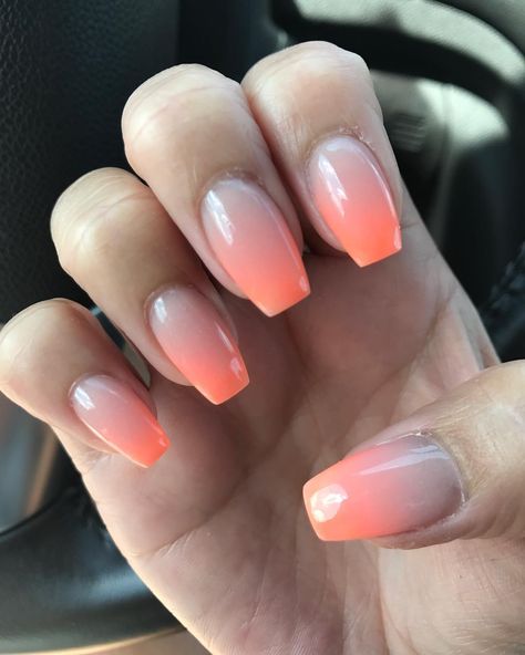 Glow in the dark ombre summer nails. Orange Ambre Nails, Glow In The Dark Ombre Nails, Sunrise Ombre Nails, Dark Peach Nails, Double Ombre Nails, Coral Ombre Nails Summer, Peach Ombre Nails, Sunset Ombre Nails, Ombre Summer Nails