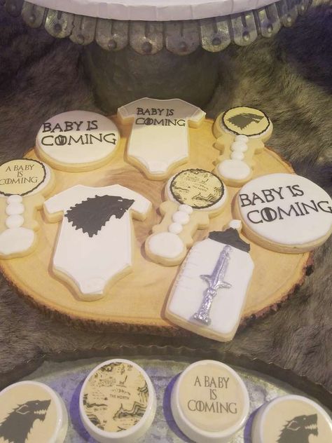 Game Of Thrones Gender Reveal Ideas, Game Of Thrones Gender Reveal, Game Of Thrones Baby Shower Ideas, Viking Baby Shower Ideas, Baby Is Coming, Game Of Thrones Theme, Game Of Throne, Game Of Thrones Party, Baby Shower Party Ideas